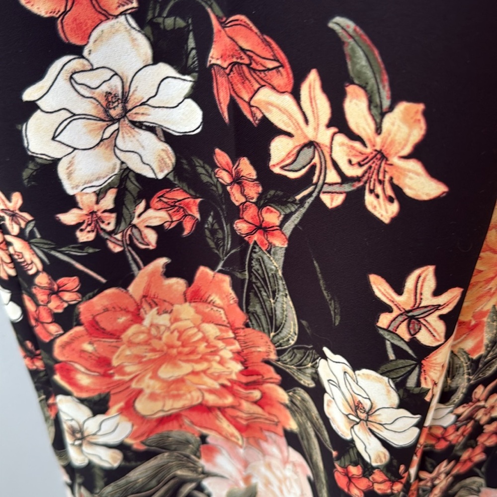 Chico's Black and Red Wide Leg Pants with Floral Embellishments.
Oasis paradise - Picture 5 of 9